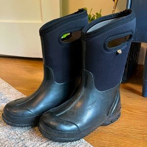 Bogs size 2 kids